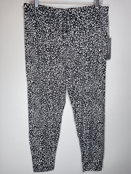 Tahari Pants - NWT Tahari Women's Relaxed Fit Animal Print Jogger Pants XL Black White Chic